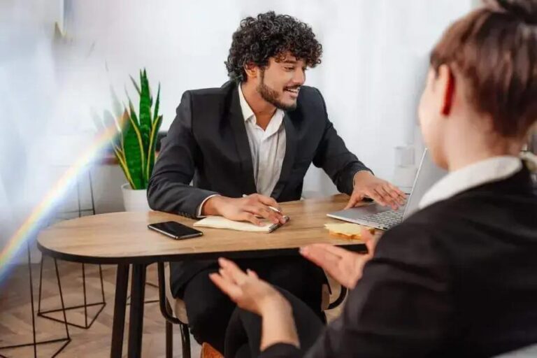 Divisão de 5 Laranjas entre 6 Pessoas: A Pergunta que Pode Definir sua Carreira