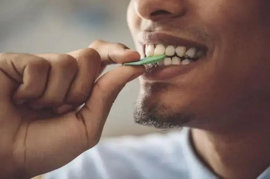 Microplásticos em chicletes: o que você precisa saber