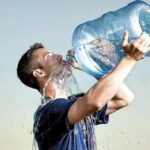 Os perigos do consumo excessivo de água para a saúde
