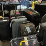Por que você deve evitar malas pretas ao viajar e dicas para identificá-las