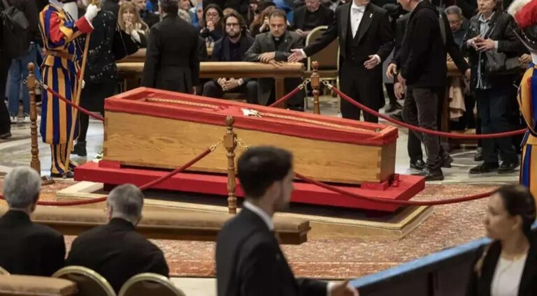 Funeral do Papa Francisco: Polêmica com selfies no Vaticano