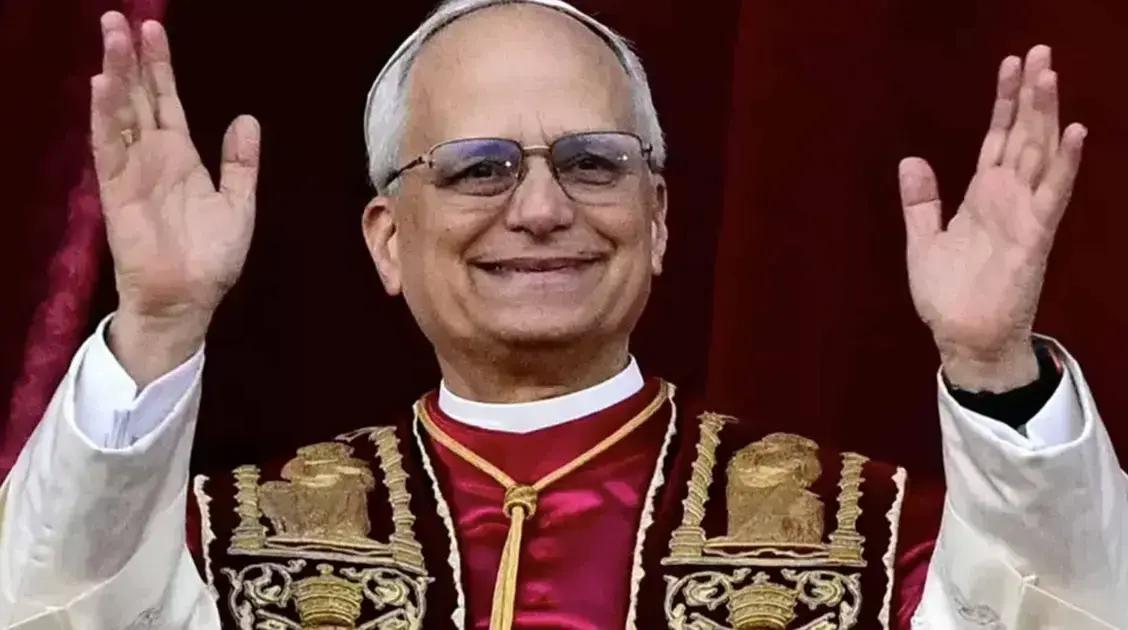 Papa Leão XIV: Novo Pontífice se Comunica pelo Twitter com Mensagem Direta