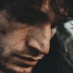Como o Discurso Interno Impacta Nossa Saúde Mental e Emoções
