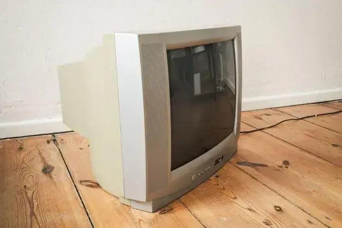 Descubra Como Reutilizar sua TV de Tubo e dar Nova Vida a Ela