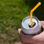 Descubra para que realmente serve o furo na lata de refrigerante