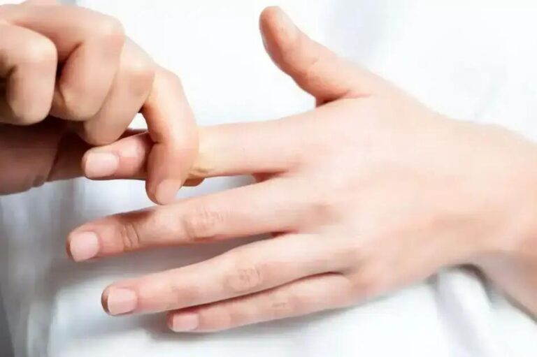 Os significados escondidos por trás de esfregar as mãos em conversas